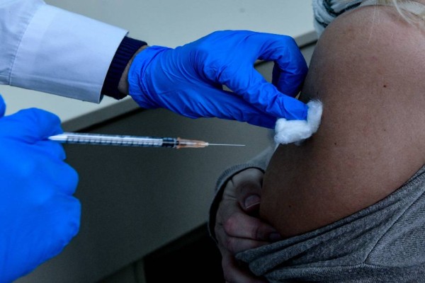 Βρετανία: Αποζημίωση 120.000 στερλινών στη σύντροφο μουσικού, που πέθανε από παρενέργειες του εμβολίου της Astrazeneca – Κόσμος