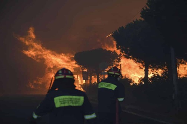 Φωτιά στην Ηλεία: Νέα μέτωπο δυτικά της Αμαλιάδας – Δεύτερος τραυματισμός πυροσβέστη