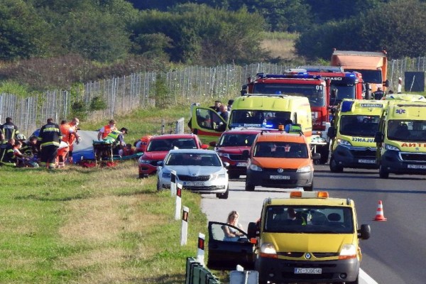 Πολύνεκρο τροχαίο στην Κροατία: 12 άνθρωποι σκοτώθηκαν και πολλοί άλλοι τραυματίστηκαν από την εκτροπή πολωνικού λεωφορείου – Κόσμος