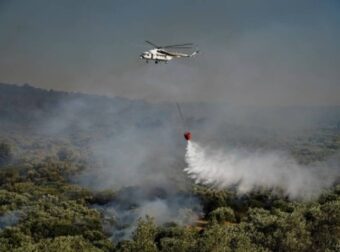 Φωτιά στο Χιλιομόδι Κορινθίας – Σηκώθηκαν εναέρια μέσα