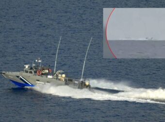 Συναγερμός στην Κω: Λιμενικοί καταδίωξαν σκάφος λαθροδιακινητή – Άνοιξαν πυρ και το ακινητοποίησαν