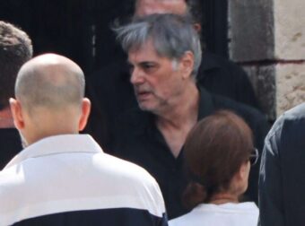 Σκιά του εαυτού του ο Οδυσσέας Σταμούλης: Κατέρρευσε στο μνημόσυνο του 11χρονου γιου του – Τραγική φιγούρα η μητέρα
