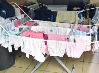 Τι συμβαίνει στους πνεύμονες μας όταν στεγνώνουμε ρούχα μέσα στο σπίτι