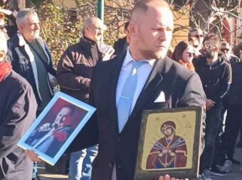 Κηδεία Βασίλη Καρρά: «Τη στιγμή της ταφńς ακούσαμε τον Εθνικό Ύμνο»