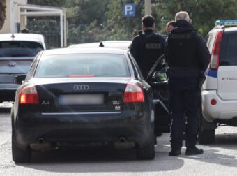 Ανατpοπή – Στον εισαγγελέα Πειραιά το πρώην μέλος των Πuρήνων της Φωτıάς, οι ΟΥΚ και ο πορτıέρης