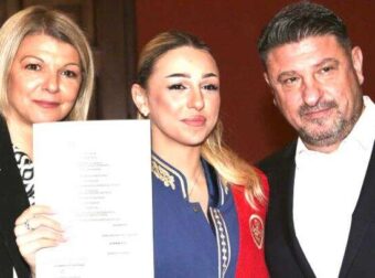 Περήφανος μπαμπάς ο Νίκος Χαρδαλιάς: Μαζί με την πρώην & τη νυν σύζυγο για χάρη της 22χρονης κόρης του