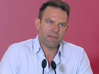 Στέφανος Κασσελάκης: «Ίνδαλμά μου ο Ανδρέας Παπανδρέου»