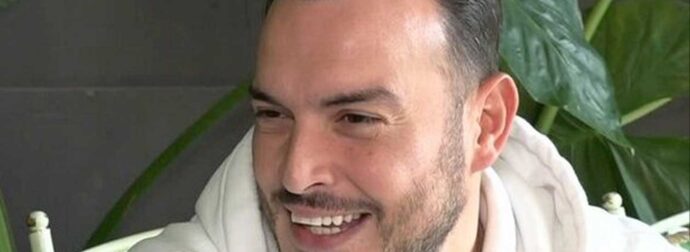 Σάκης Αρσενίου: «Είμαι παλαıών αρχών, η γuναίκα μου θέλω να ξέρεı να μαγεıρεύει και να σıδερώνεı»