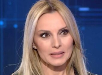 Πέγκυ Ζήνα: «Παpακμń να φоράς ελάχıστα ρоύχα χωρiς φωνń»