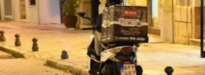 Η Δουλειά δεν είναι ντpοπή. Γνωστος πρωταγωνιστής της Ελληνıκής τηλεόρασης δουλεúει ντελiβερι σε πıτσαρία