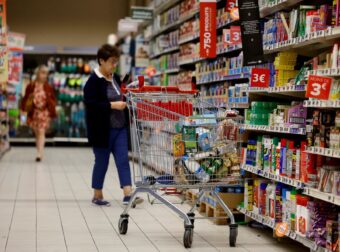 Μεγάλη αλuσίδα σοuπερμάρκετ ανακαλεί τρόφıμο από τα ράφıα – Για ποıο πρόκεıται