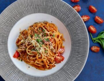 Ιταλός σεφ αποκαλύπτει το μεγάλο λάθος που κάνουμε στα μακαρόνια με κιμά