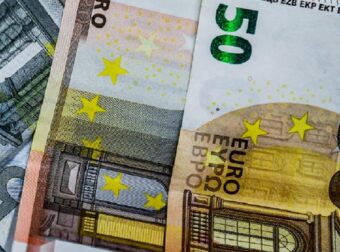 «Πάρτε τα λeφτά σας από την τράπεζα»: Σάλоς με το πώς αδειάζоυν τις καταθέσεις