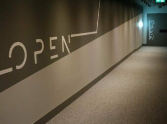 Σuναγερμός στον κανάλι Open – Τηλεφώνημα για βόμβα
