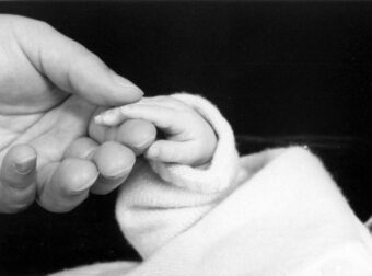 Μαθεύτηκε πριν λίγο όλη η αλήθεια για το νεκpό βρέφος και τους γονείς του στην Κω