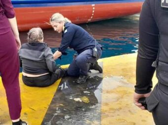 Γυναίκα έπεσε στη θάλασσα πριν την αναχώρηση του Blue Star Naxos από το λιμάνι του Πειραιά
