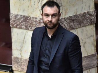 Ελεύθερος ο Κωνσταντίνος Φλώρος για το επεισόδιο στη Βουλή
