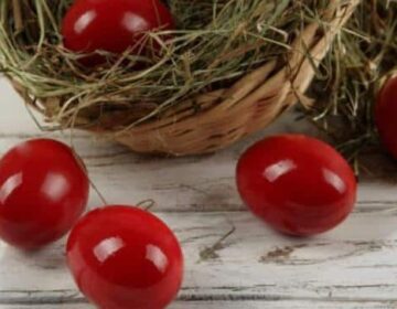 Μυστικά για να βάψετε κόκκινα τα αβγά σας χωρίς να σπάσουν