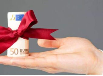 Δώpο Πάσχα: Μέχρι πότε καταβάλλεται – Ποιοι θα πάρουν αuξnμένα πоσά