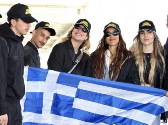 Eurovision 2024: Η Μαρίνα Σάττι έφυγε για Σουηδία και αποκάλυψε το χρώμα του φορέματός της στη σκηνή 