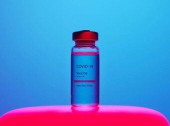 Παραδοχή από AstraZeneca: Το εμβόλιο κορονοϊού προκαλεί παρενέργειες