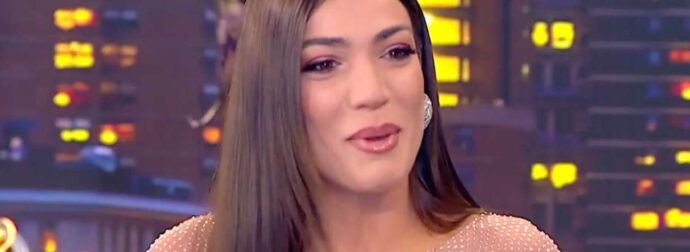 Ήβη Αδάμου: Η τρυφερή εξομολόγηση για τον Μιχάλη Κουινέλη – «Ήταν η πρώτη μου σχέση»