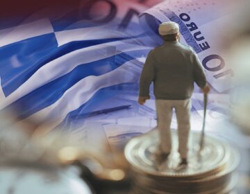 Ο κακός χαμός με τις συντάξεις – Τρέχουν οι Έλληνες για συνταξιοδότηση