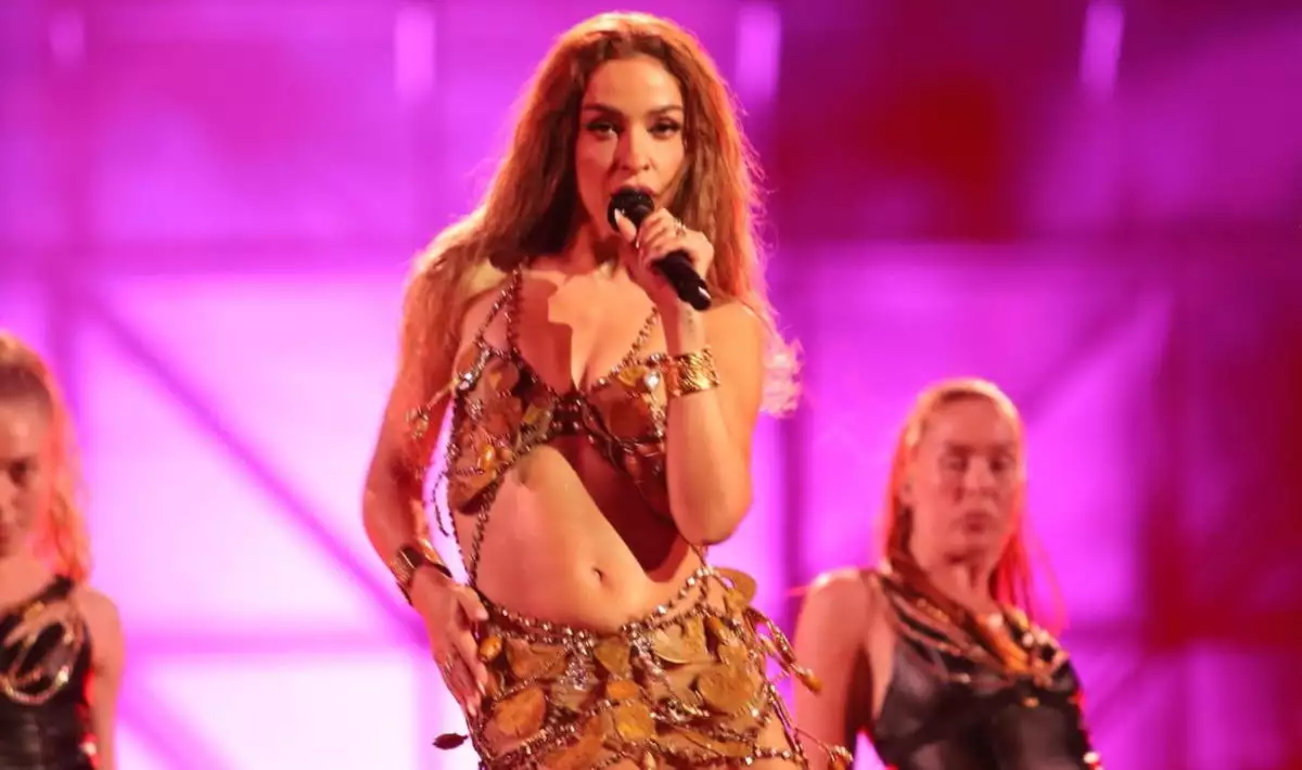 Η στιγμή που η Ελένη Φουρέιρα σκοντάφτει στη σκηνή της Eurovision