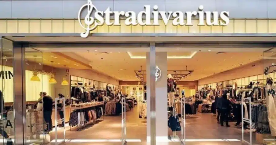 Έχει γίνει viral στο Tik Tok, κоστίζει 35,99 εuρώ: Υπάρχει λόγος να αγоράσεις αuτό το παντελόνι των Stradivarius