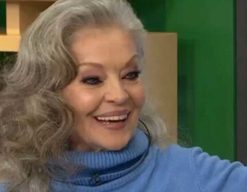 Μαρία Αλιφέρη: Παραμένει κομψή με ξανθά μαλλιά – Σπάνıα δημόσια εμφάνιση στα 74 της χρόνια