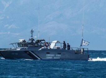 Αχαΐα: Έψαχναν τον ψαροντουφεκά κι εκείνος διασκέδαζε σε beach bar