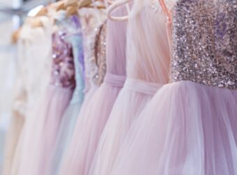 «Θα την έστελνα να αλλάξει»: Πεθερά πήγε στο γάμο της κόρης της ντυμένη με αυτό το φόρεμα, απόρησαν οι καλεσμένοι