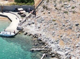 Για πλημμελή ενημέρωση των τουριστών για τον καύσωνα κατηγορεί την Ελλάδα ο Guardian
