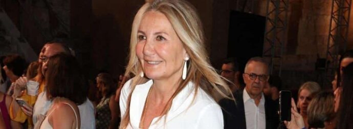 Μαρέβα Γραμπόφσκι Μητσοτάκη: Υπέρκομψη στο Ηρώδειο με glam φούστα παρεό με παγιέτες και αρχαιοελληνικό μοτίβο
