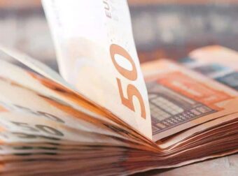 Σοκ με τα επιδόματα: Τέλος η πληρωμή τους – Πώς θα τα παίρνουν οι δικαιούχοι