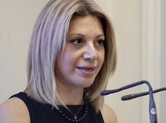 «Κόλαφος» η Καρυστιανού για την κυβέρνηση: «Eύχομαι μια χώρα με οξυγόνο»