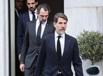 Βόμβα για τους «Ντε Γκρές» – Θέλουν να τους αφαιρέσουν το όνομα και την ιθαγένεια