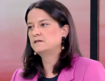 Νίκη Κεραμέως: «Σοβαρές πιθανότητες να ξεπεράσουμε τα 1.500 εupώ μέσο μισθό το 2027»
