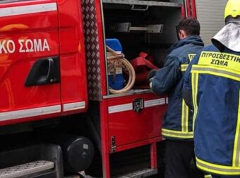 Φωτιά σε κτίριο στο κέντρο της Αθήνας – Διακοπή κυκλοφορίας στην οδό Αμερικής