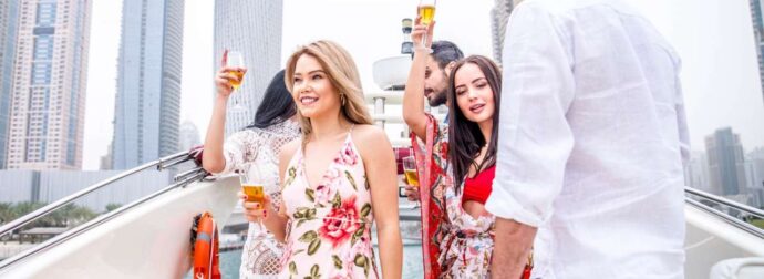 Στα άδυτα των ακόλαστων porta potty πάρτι στο Ντουμπάι – Τι λέει Ελληνίδα επιχειρηματίας