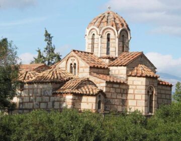 «Ομορφοκκλησιά»: Ο ναός του Αγίου Γεωργίου που ανοίγει μία φορά τον χρόνο