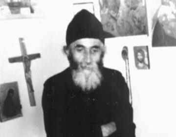 Άγιος Παΐσιος: «Οι άνθρωποι απομακρύνθηκαν από τον Θεό και τελικά όσα βγάζουν από τη δουλειά τα δίνουν στους γιατρούς»