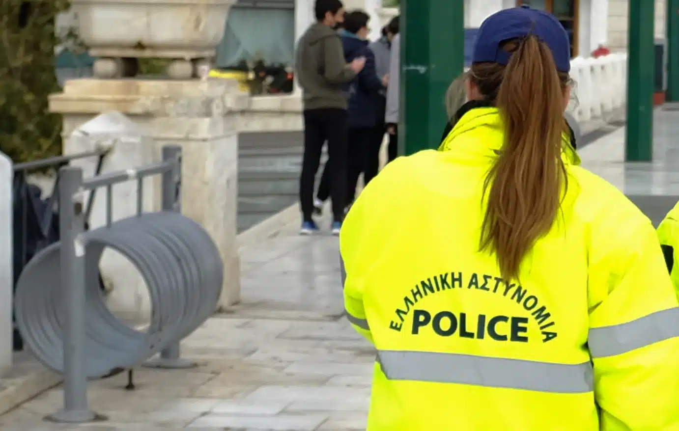 Αστυνομικίνα με «διπλή ταυτότητα»: Χλιδάτη ζωή με «προσφορά υπηρεσιών» σε Ντουμπάι και Μύκονο
