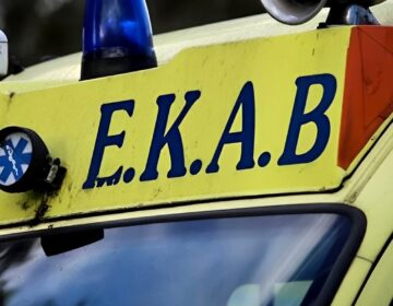 Tpαγωδία: Γυναίκα έπεσε από το μπαλκόνι ενώ άπλωνε ρούχα και σκοτώθnκε