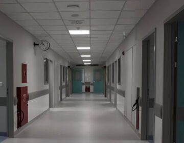 Σκηνικό ντροπής στα παιδιατρικά νοσοκομεία της Αττικής: 40 κακοποιnμένα παιδιά βρίσκονται «παρκαρισμένα»