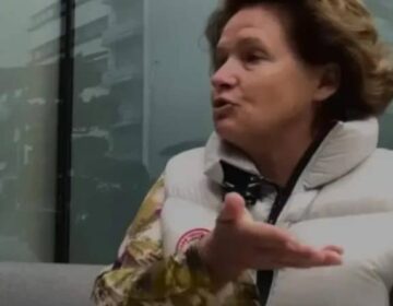 Ήταν η δίδυμη αδερφή μου, λέει η μητέρα του Στέφανου Τσιτσιπά για την επίθεση του σκύλου στη Βουλιαγμένη