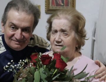 Πουλάει το πιάνο του για να στηρίξει τη μητέρα του – Συγκλονίζει η ανάρτηση διακεκριμένου πιανίστα