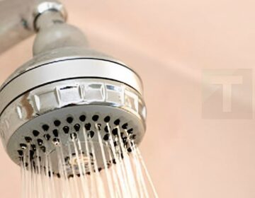 Ο λόγος για τον οποίο πρέπει να κάνετε ντους πάντα το βράδυ αντί το πρωί