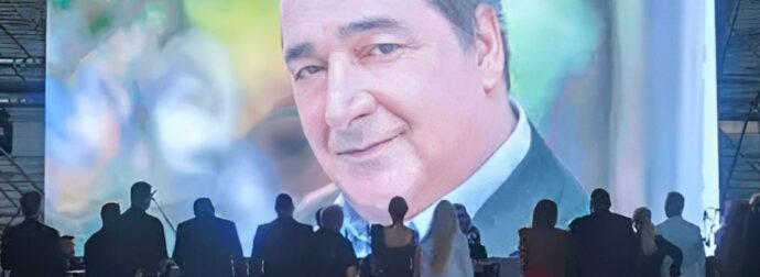 Βασίλης Καρράς: Σείστηκε το Καλλιμάρμαρο μόλις ανέβηκε στη σκηνή αυτός ο τραγουδιστής – Είπε το «Νύχτα ξελογιάστρα» κι έκλαιγε όλο το στάδιο
