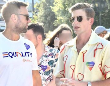 Στο Athens Pride με τον σύζυγό του και την Φάρλι, ο Στέφανος Κασσελάκης